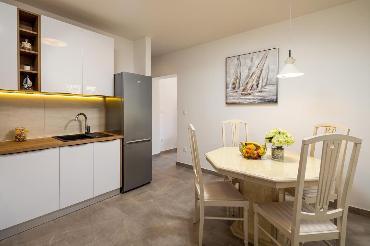 Apartment Navika Omiš Eksteriør billede